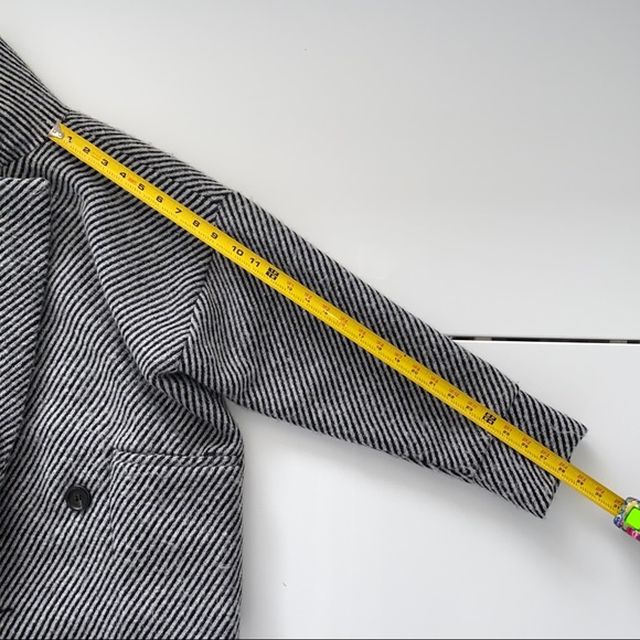 FOREVER 21 BLACK & GREY STRIPPED POLYESTER JACKET - Picture 10 of 10